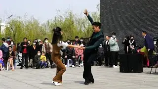 吉特巴《拉萨夜雨》旋律动感，舞步娴熟流畅，看了一遍又一遍