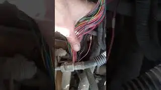 одна из возможных причен троения ,дергания  двигателя