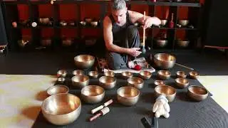 Relaxation and stress relief with singing bowls