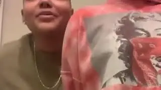 Kanser hastası kardeşinin çok çirkinim sözüne saçını kaslarını kesen abla.