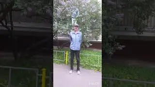 А я девчонка со двора и дочка старого вора 