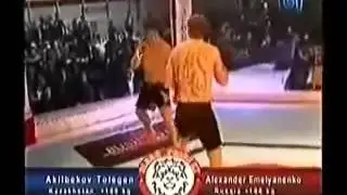 Казах ломает Емельяненко  Kazakh mma fighter crackdown Emelyanenko