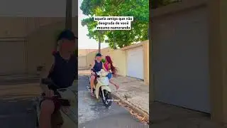 Aquela amiga que não desgruda de você mesmo namorando 