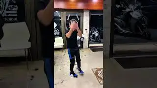 Mellstroy танцует в барбершопе 