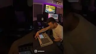 Chopping a quick beat on the MPC Live :)