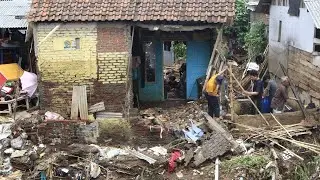 BANJIR BANDANG DI BANJARAN || RUMAH JEBOL BARANG SEISI RUMAH TERENDAM LUMPUR
