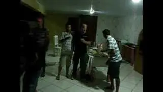 Bêbados Dançando Kuduro