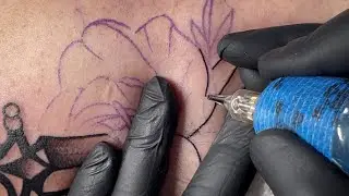 Real time tattooing | Knife in flower