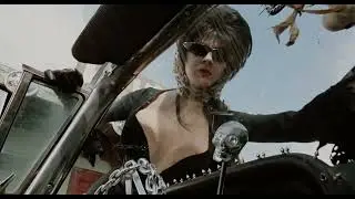 Elvira (Cassandra Peterson)