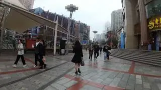 尝试街头用新袜子换旧袜子Try to buy her stockings