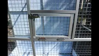 Вольер для Жако с маленькой дверцей на фасаде. Размер 1,7 х 1,5 х 0.8м