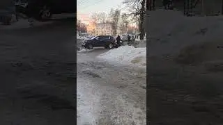 Авария!! Сбили друг друга и светофор 😉