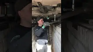 Как открутить прикипевший болт?
