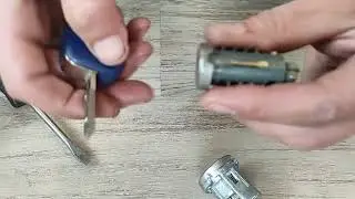 Как снять личинку замка зажигания.