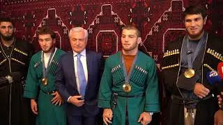 ДАГЕСТАНЦЫ В АЭРОПОРТУ ВСТРЕЧАЛИ ОЛИМПИЙЦЕВ