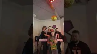 The magic vibe that arises when Midnight in Amsterdam & Larakay get together 🤩✨ #newmusic #live
