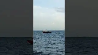 #terbawaarus #pantai Detik-detik 2 orang hampir terbawa arus deras pantai