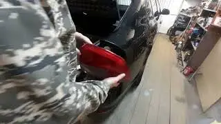 How to remove the taillight on a Skoda Octavia 2