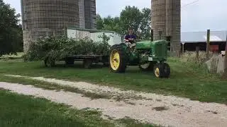 Driving JOHN DEERE 60