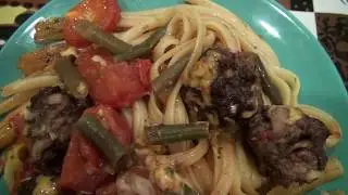 Спагетти запеченные с фаршем , овощами и сыром.