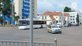 Троллейбус БКМ 32100А едет на дизельном топливе по направлению 100 маршрута