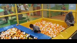 Bermain Trampolin