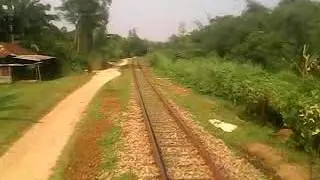 ট্রেনের ইঞ্জিনের সামনে তেকে তুলা ভিডিও