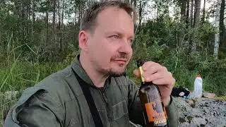 Retkeilyä ja yötä saaressa - Polkuja tallaan (osa 1) - Kärppä pusikossa yöllä (osa 2)