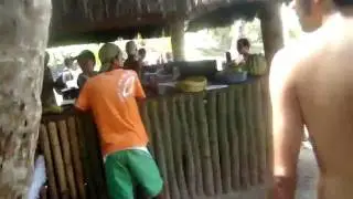 Após 45 minutos de trilha, chegamos à praia.