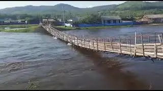 В Забайкальском крае, на реке Урюм, мост рухнул когда по нему передвигался автомобиль