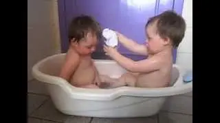 ENTRE TAPAS E BEIJOS! --- Elas se amam mas nem sempre se entendem...