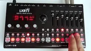 Live LXR-02 etudes 2: speedy techno