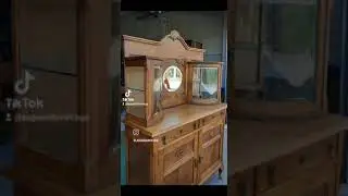 Hoy traemos este precioso mueble aparador holandés en madera maciza de roble. De los años 50-60.