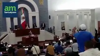 Comerciantes y diputados se dicen sus verdades en el Congreso.