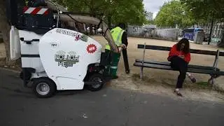 TSM Ariamatic 240 Follow Me urban vacuum walking across Paris
