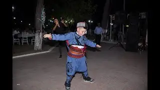 Sünnet Eğlencesinde Alişimizin Muhteşem Zeybek Oyunu