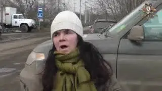 Бойцы Армии ДНР эвакуируют жителей Мариуполя под огнём боевиков «Азова».