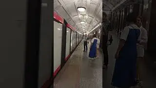 Поезд Москва-2024(81-775.2)прибывает на станцию Белорусская (5) г. Москва