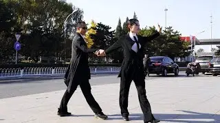 吉特巴《想你的时候问月亮》旋律醉人，舞蹈新颖时尚