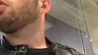 Мужик переоделся в женщину