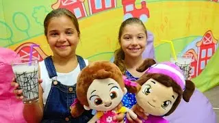 Kız oyunları - Niloya ve Polen kek ve milkshake yapıyor. Leli ile mutfak oyunları