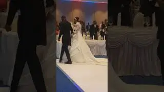 Reba uko MISS ELSA na Prince Kid binjiye babyina muri reception bahita bakata gateau