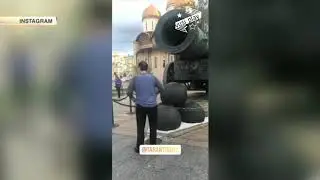 Quentin Tarantino went on a tour of the Kremlin and red square with Medina