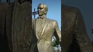 Азербайджан.  Баку. Бульвар. Памятник Муслиму Магомаеву