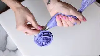 Buttercream rose cake pops
