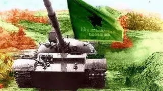 Танкист  молоденький, в комбезе новеньком, у шлемофона тот же цвет