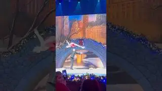 Holding, spinning girl with one hand! Ice Skating Christmas Show! #buschgardens #christmas #show #4k