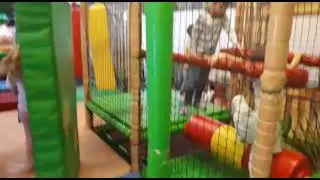 ساشا وتجميع قصص مضحكة مع السلايم للأطفال