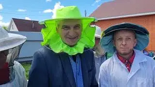Один день пасечника. Выведение из роевого состояния. Пересадка роя. Формирование отводка 2023г