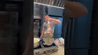 Варим осьминога😀 снять большое видео про осьминог и блюда с ним?